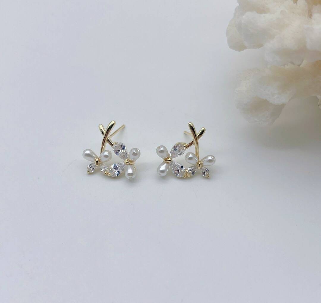 Butterfly Shaped Earrings Made with Pearls and Zirconia in 925 Silver and 18k Gold Plated-Earrings-GULI GULI